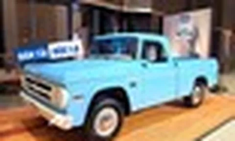 Soi hàng hiếm bán tải Dodge D200 tại TP.HCM: Lăn bánh chỉ khoảng 60.000 km, nhìn như mới đập thùng dù trải qua hơn nửa thế kỷ