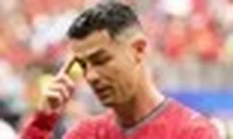 Ronaldo bị chế giễu khắp mạng xã hội