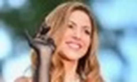 Người đàn ông rời khách sạn cùng Shakira là ai