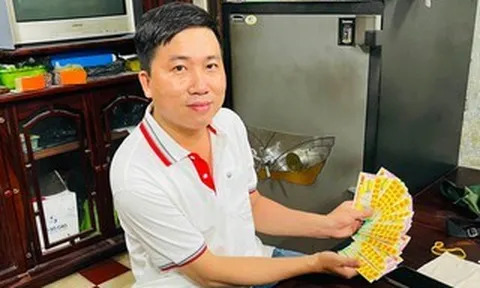CLIP: Đại lý đổi thưởng xuyên đêm cho khách trúng xổ số miền Nam