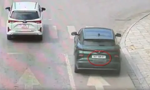 Dùng băng dính thay đổi biển số, thanh niên ở Thanh Hóa đi "xế hộp" nhận cái kết đắng