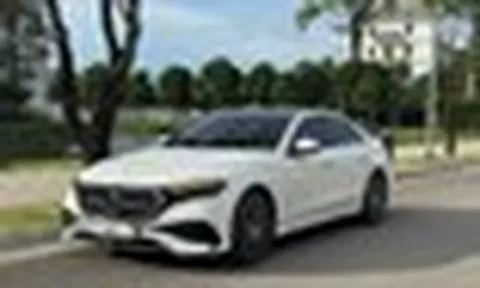 Lăn bánh hơn 5.000km, chiếc Mercedes-Benz E 300 AMG này có thể giúp tiết kiệm gần nửa tỷ đồng so với mua xe mới