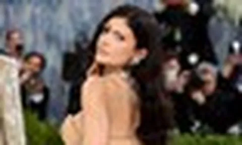 Kylie Jenner bị tố làm đầu bếp riêng sảy thai!