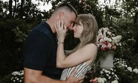 Taylor Swift chính thức kết hôn