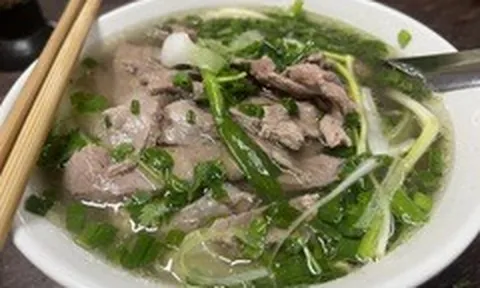 Phở gia truyền 49A Bát Đàn nức tiếng, từ phố cổ Hà Nội sang Úc