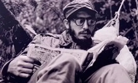 Những hình ảnh quý từ Cuba, Chủ tịch Fidel Castro chặt mía, đọc sách giữa núi rừng
