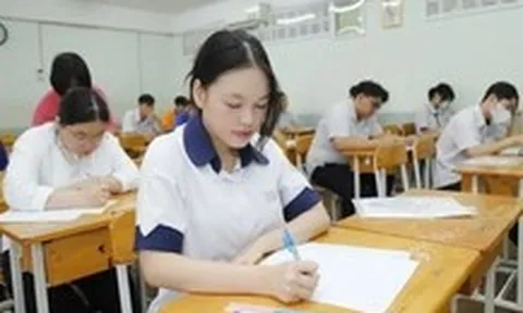 Điểm chuẩn nhiều ngành cao chót vót, mỗi môn 9,5 điểm vẫn rớt