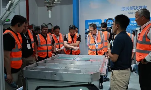 Ban lãnh đạo toàn cầu của KUKA đến thăm Centron để trao đổi kỹ thuật về sản xuất lắp ráp thông minh