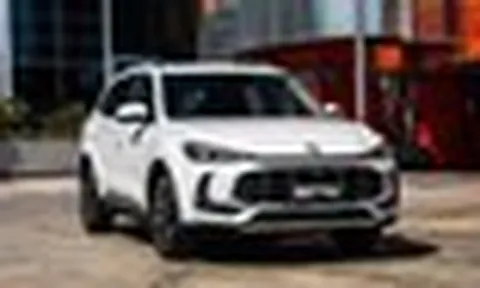SUV "ăn xăng như ngửi" đời mới sắp ra mắt Việt Nam, đi 100km chỉ mất 5L, đấu Yaris Cross