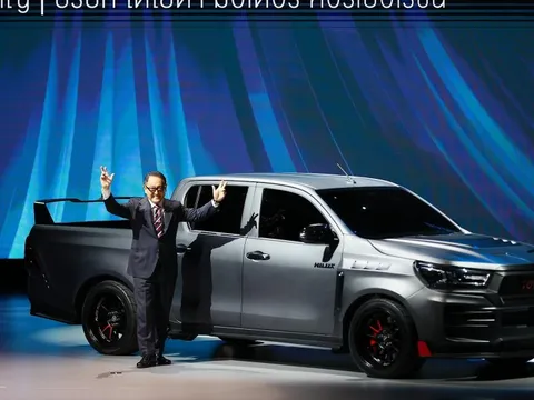 Toyota trình làng bán tải Hilux thuần điện