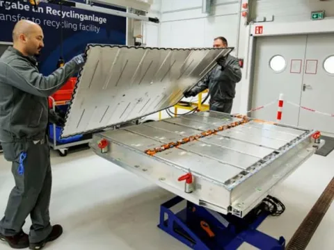 Pin tăng giá đe dọa sự phát triển của xe điện bình dân