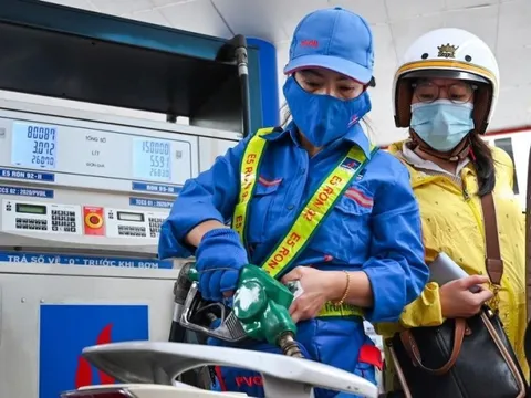 Tiêu thụ đột biến 4 triệu m3 xăng dầu, doanh thu PV OIL lần đầu tiên vượt mốc 100.000 tỷ đồng