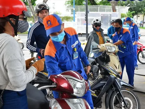 Xăng dầu đồng loạt tăng giá, có loại tăng 1.100 đồng/lít