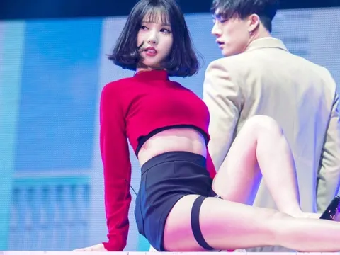 Fan phẫn nộ vì 'bàn tay khiếm nhã' đụng chạm nữ ca sĩ trên sân khấu