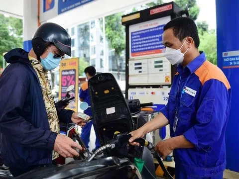 Vừa tăng hơn 1000 đồng/lít, giá xăng chiều 3/1 dự báo tiếp tục tăng