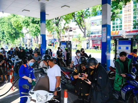 Giá xăng dầu tiếp tục đồng loạt tăng từ 15 giờ ngày 3-1