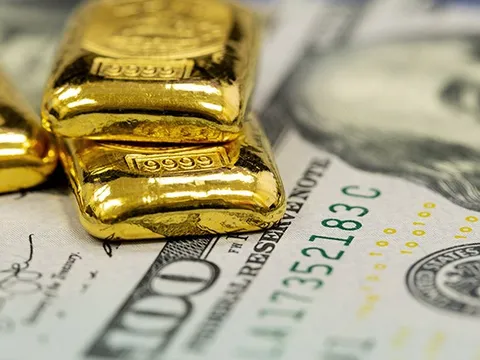 Giá vàng giảm mạnh, USD tăng 'dữ dội'