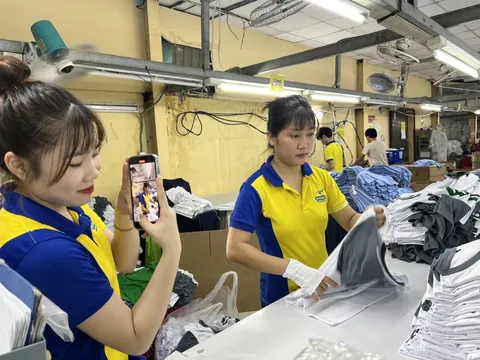 Công nhân được học nghề tay trái miễn phí, 'hái tiền' ở TPHCM