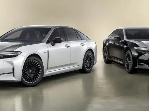 Toyota Crown ra phiên bản đặc biệt hai tông màu như Maybach