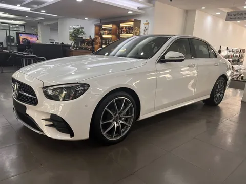 Nhiều mẫu xe sang giảm giá mạnh xả hàng tồn