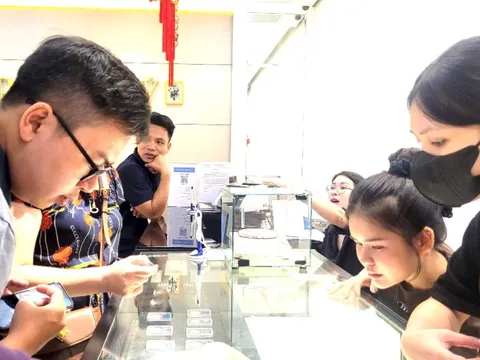 Giá bạc tăng lên mức cao nhất trong lịch sử, tín hiệu nào dự báo nhịp điều chỉnh sẽ xảy ra?