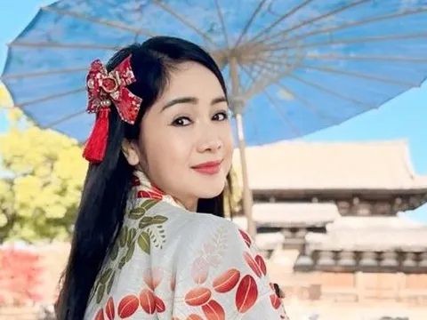 NSND Thu Hà khoe nhan sắc "không tuổi"