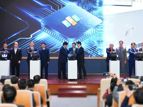 Chủ tịch Viettel Tào Đức Thắng nói gì khi FPT công bố thành lập nhà máy kiểm thử, đóng gói đầu tiên của Việt Nam?