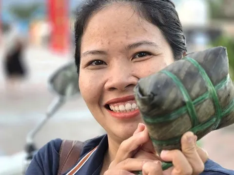 Du khách thích thú trải nghiệm Tết làng chài bên bờ biển Đà Nẵng