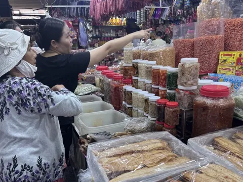 Hình ảnh "chợ quà quê" ở TP HCM ngày cận Tết