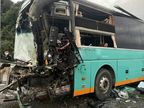 Tai nạn liên hoàn trên tuyến cao tốc Vân Phong - Nha Trang