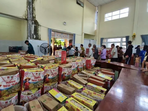 Sở Công Thương TPHCM trao quà Tết cho 800 hộ dân ở xã Cần Giờ