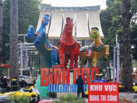 Lộ diện "Tam mã" rực sắc tại Hội hoa xuân TPHCM