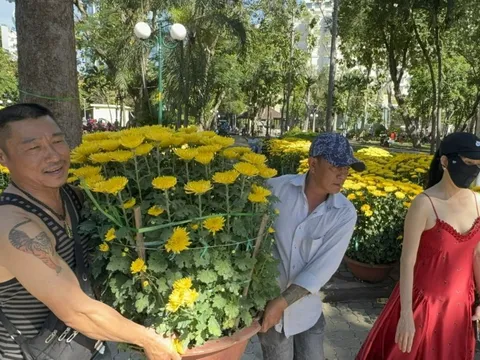 Chợ hoa sáng 29 Tết: Nhiều lô đã bán hết