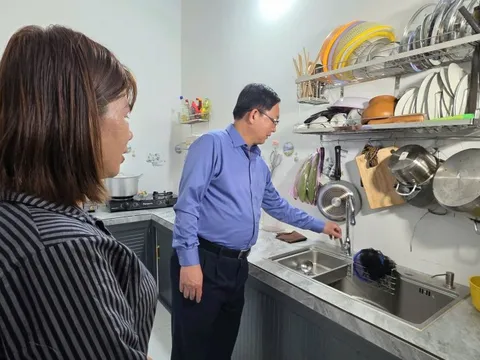 Phó Thủ tướng Hồ Quốc Dũng thăm khu tái định cư sau bão lịch sử số 13