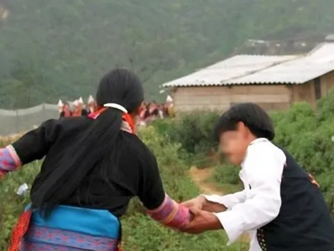 Thông tin mới vụ 2 nữ sinh lớp 8 lấy chồng theo tập tục “bắt vợ”