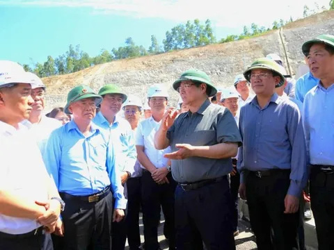 Thủ tướng yêu cầu bảo đảm tiến độ, chất lượng đường cao tốc và đường băng sân bay Phù Cát