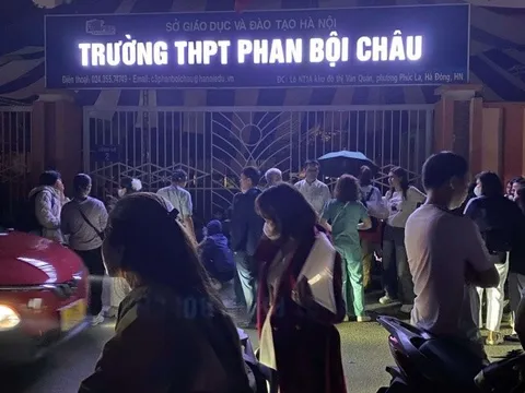 Lại "chen nhau" vào lớp 10