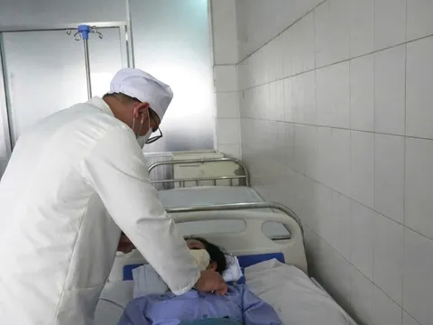 Cứu sống bệnh nhân bị ung thư vòm hầu xuất huyết ồ ạt