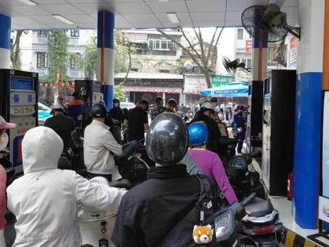 Giá xăng dầu tăng, Công an TPHCM khuyến cáo người dân