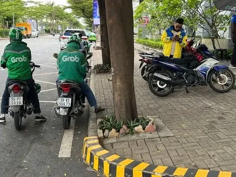 Giá xăng tăng mạnh, tài xế công nghệ ngại nhận cuốc ngắn