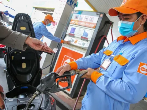 Giá dầu thế giới giảm, vì sao xăng dầu trong nước chưa thể "hạ nhiệt"?