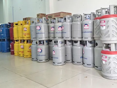 Vừa tăng 40.000 đồng/bình 12 kg, giá gas có thể tăng tiếp 70.000 đồng