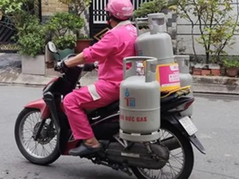 Quán ăn chật vật giữ giá