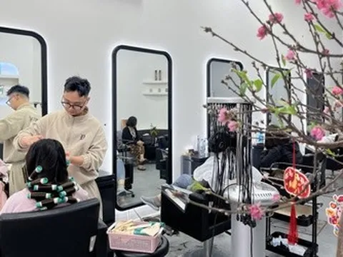 Dịch vụ làm đẹp cận Tết quá tải: Khách xếp hàng chờ từ 3 giờ sáng