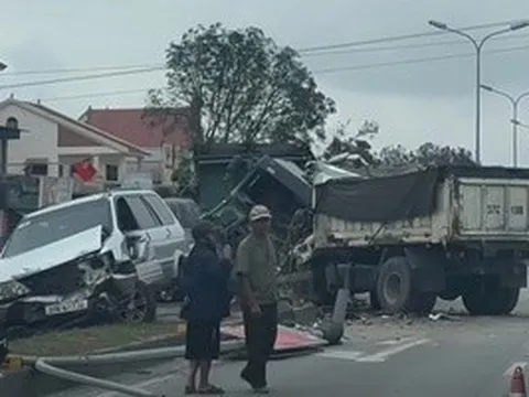 Ba xe ô tô tông liên hoàn, tài xế xe tải tử vong trong cabin