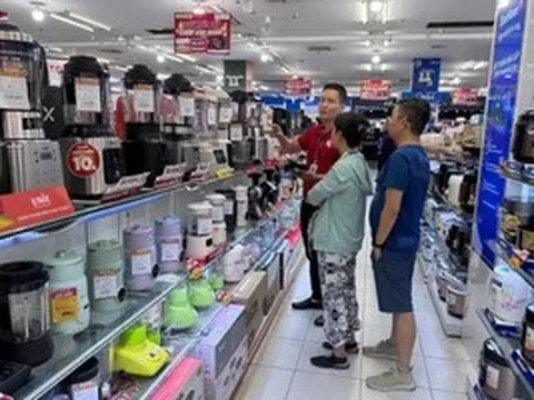 Điện máy, công nghệ "nhấp nhổm" tăng giá