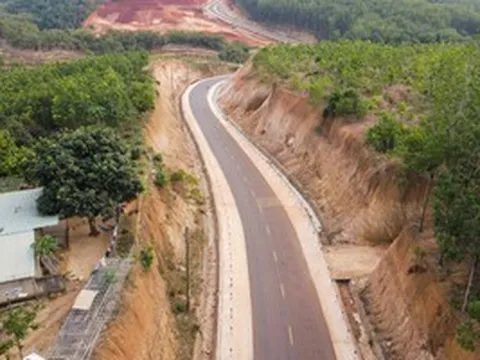 Thêm vụ hạ cốt nền khiến nhà dân cheo leo ở Đồng Nai: Ban Quản lý dự án Phú Riềng giải trình ra sao?