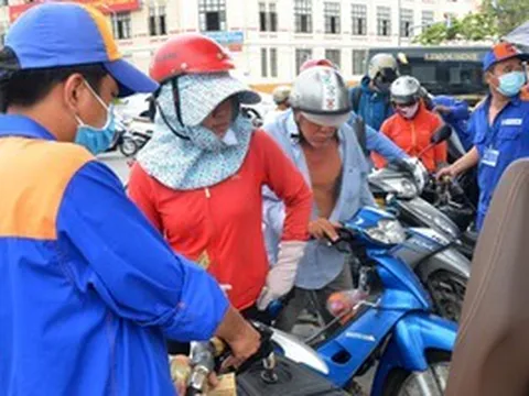 Giá xăng tiếp tục giảm rất mạnh, xăng RON95-III giảm tới 5.625 đồng/lít