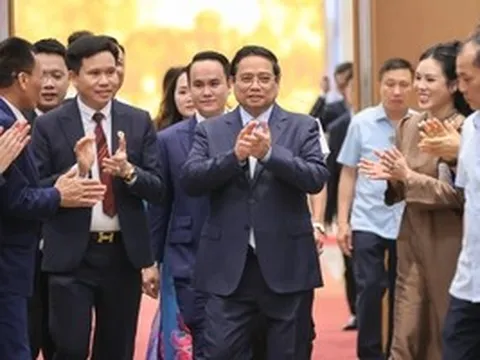 Thủ tướng Phạm Minh Chính: Đưa các hộ kinh doanh trở thành doanh nghiệp