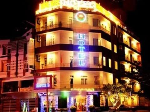 Nhà hàng, khách sạn tắt hoặc giảm tối thiểu 50% công suất chiếu sáng quảng cáo giờ cao điểm